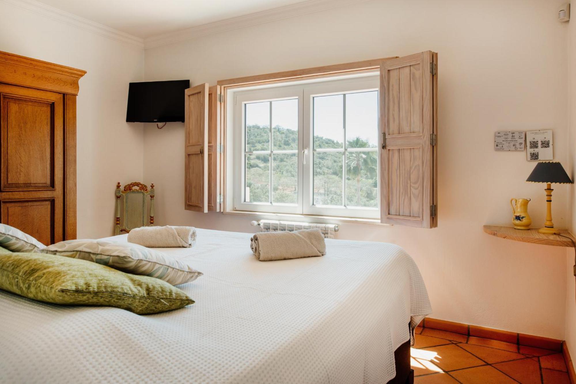 Entrecolinas Bed & Breakfast Paderne  Bagian luar foto
