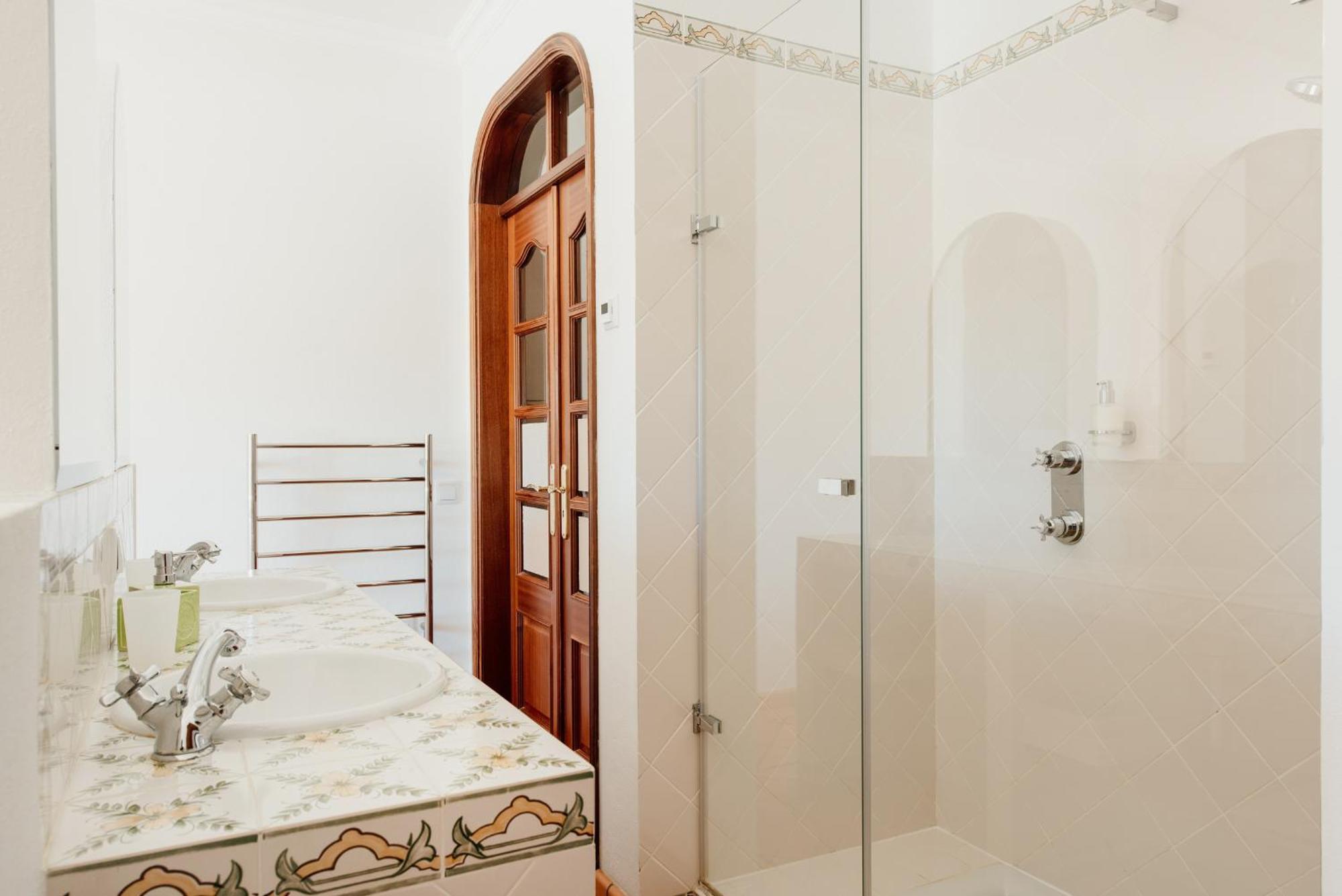 Entrecolinas Bed & Breakfast Paderne  Bagian luar foto