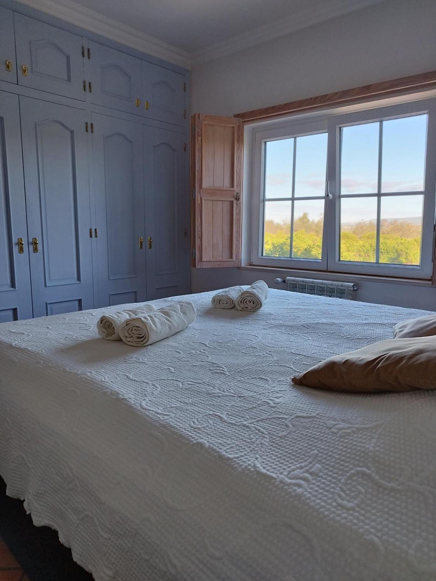 Entrecolinas Bed & Breakfast Paderne  Bagian luar foto